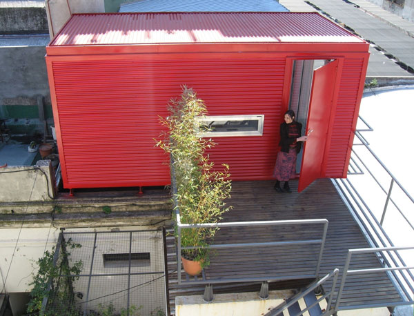 El contenedor rojo. Rosa Skific en su taller. Foto: Gentileza FPS Arq.